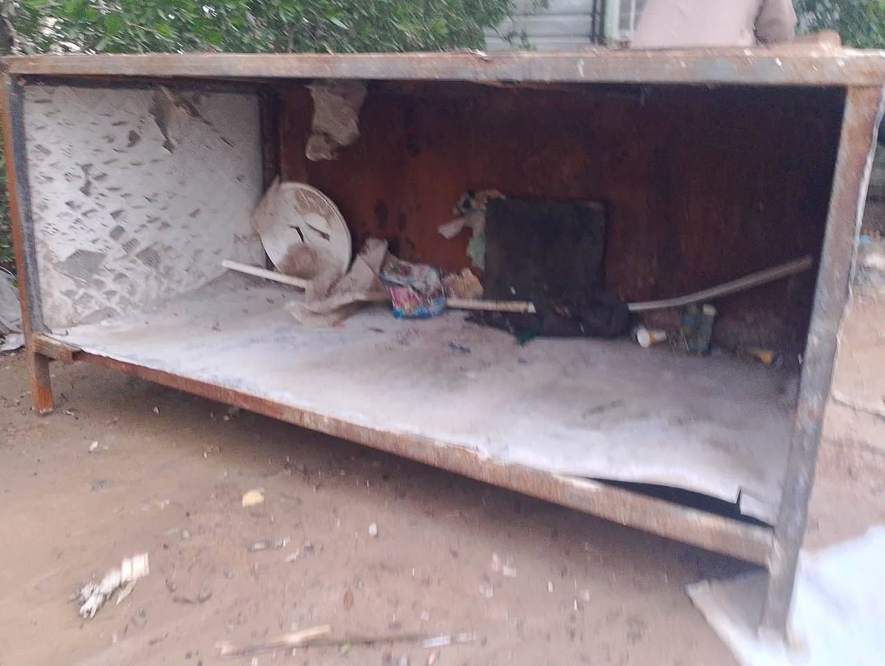 سلام عليكم عدي ميوزه عدد 2 طول مترتين ولعرض 70 سانتيم وطباخ مال موكب تلاثه عيون طول طباخ مترتين ونص مكان بغداد العبيدي تصال ***********
