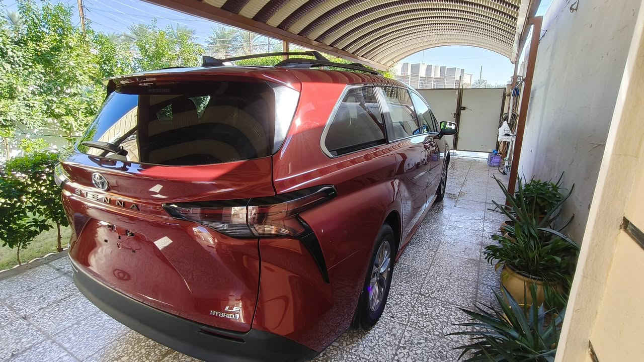 السلام عليكم تويوتا سينا هايبرد ماشيه 9 آلاف حادث جاملغ وبند رقم بغداد موديل 2024 السعر 2700$ هاتف *********** ..بغداد الراشديه
