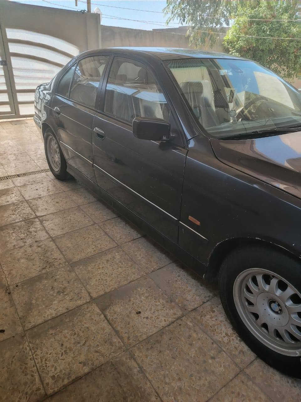 سياره bmw
لون نيلي
موديل 1998
حجم 525
سياره جاهزه
مكينه كير حداديه تبريد
رقم اربيل انكليزي 
سياره اسمي 
مكان السياره السماوه
سعر السياره 75
وبيه مجال للشراي
للاتصال***********
