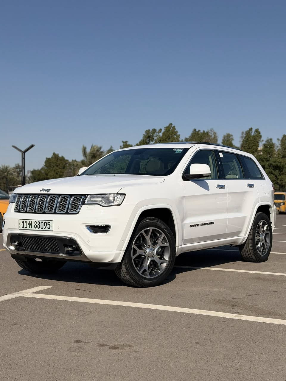 سلام عليكم جيب  خليجيه موديل 19 اوفر لاند فول فول كفاله عامه من الشخط جكات بنرامه كشنات كهرباء شاشه جبيره ماشيه 20الف حقيقي رقم بغداد شاشات خلفيه كشنات حار بارد المواصفات البالك كلهن بهاي السياره عنوان السيارا بغداد شعب رقمي***********ولسعر خاص واتساببب♥️
