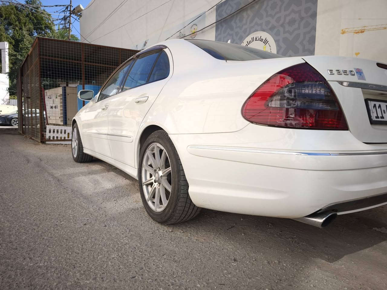 مرسيدس E350 
2009
محرك v6 المرغوب تنفس طبيعي
لون ابيض 
داخل بيجي
ماشية ١٤٩ كم 
مواصفات
جلد 
سلايد
جام بلورايز بلادي 
بردة خلفية
كشن كهرباء
تدفئة مقاعد 
تحكات ستيرن
شفتات ستيرن
لايت زنون
كشافات زنون 
 سيارة نظيفة
دواخل نظيفة جدا
صفر مسج
محرك كهربائيات مكفولة بلادي
رقم بغداد بسمي
للتواصل
***********
