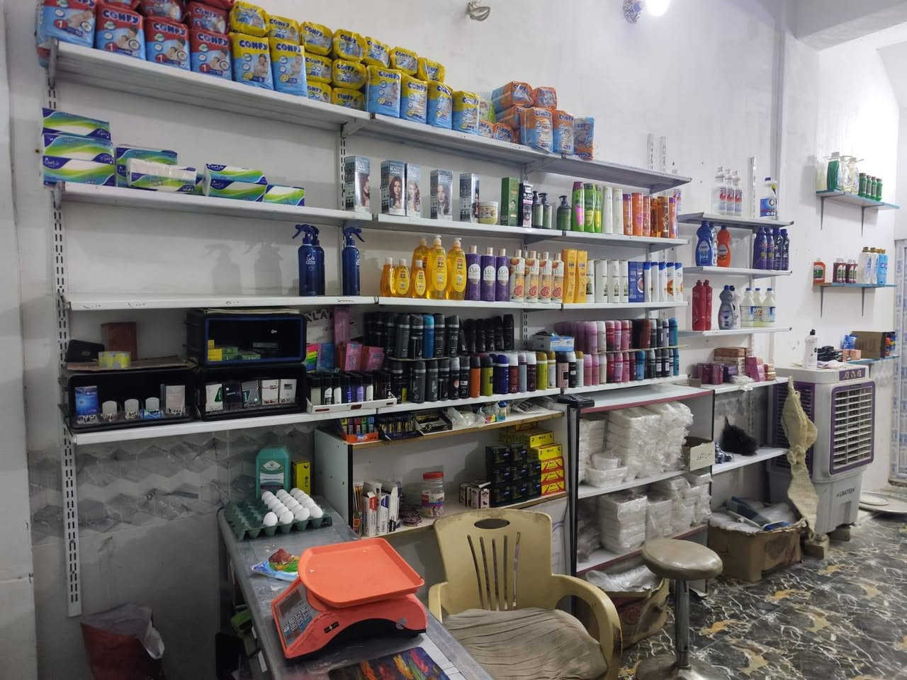 السلام عليكم تتوفر  اسواق في كربلاء مجمع النجمة شارع الرابط مقابل علوة المخضر سعر المحل ٥ مليون اوبي مجال للاستفسار اكثر الاتصال على الرقم المذكور ***********
