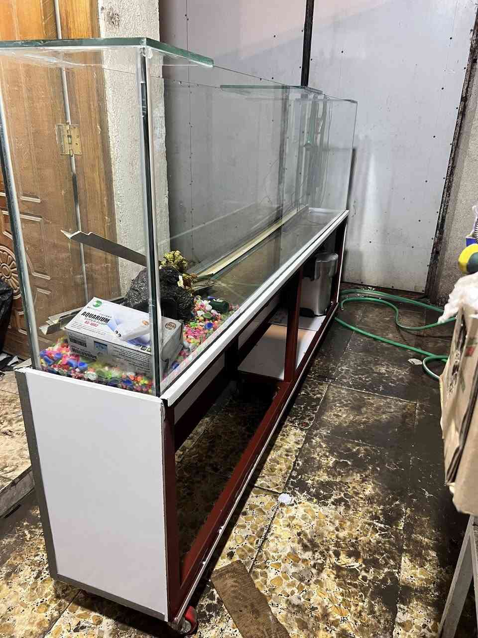 حوض اسماك ديكور مطعم للبيع
القياسات ٢٢٥*٦٠*٣٠
هو وكل الاجهزة والالعاب والحجر وياه 
السعر ٣٥٠ الف 
العنوان البصرة مركز 
***********
