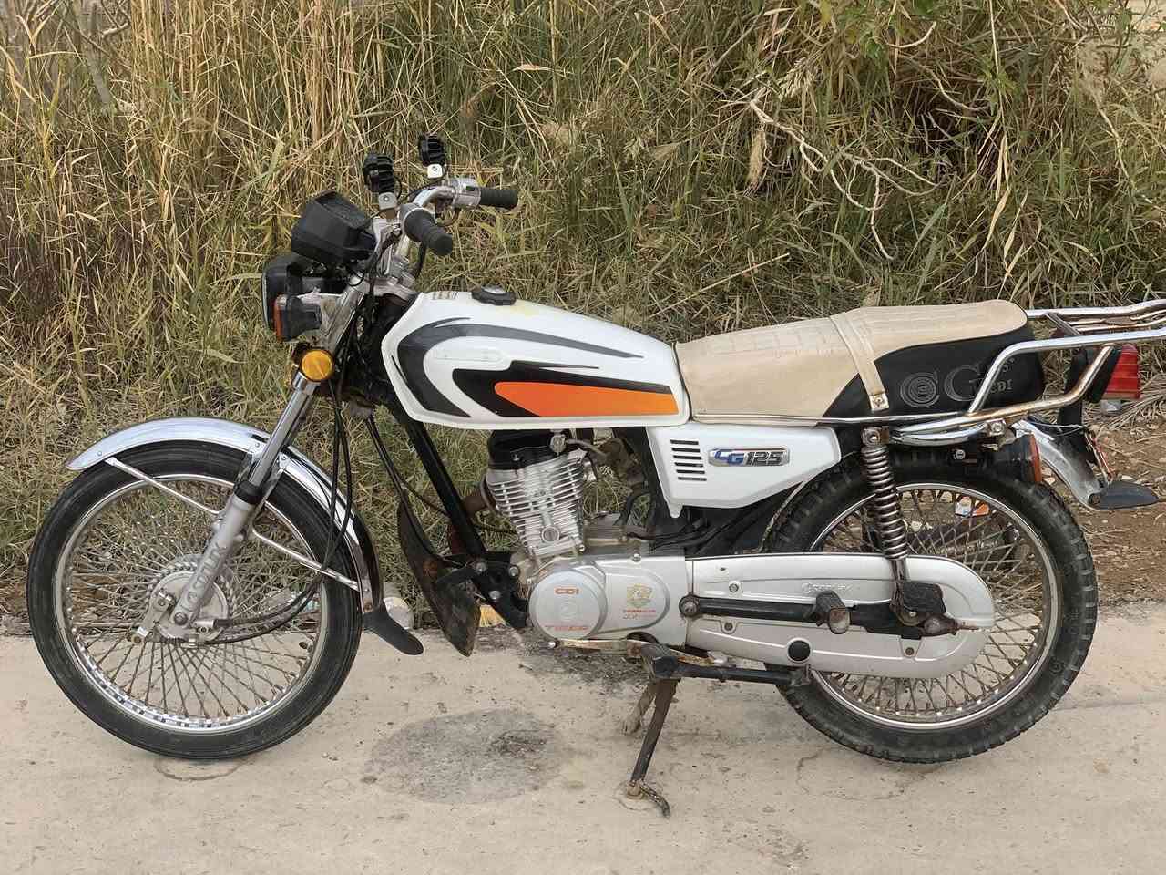 دراجه تايكر موديل 2020 نضافه مثل موضح بل صوره دراجه اورق محرك مكفول ما مفتوح دراجه حيل نضيفه وبل حقيقه احله من صور البيع ومراوس بسيفان سكن قضاء قلعه صالح قرب جسر عبدالله ابن علي رقم الهاتف ***********التصال
