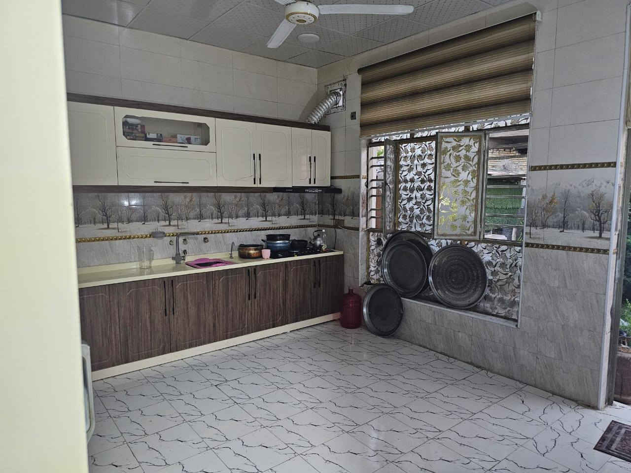 السلام عليكم بيت للبيع  بمساحة 250متر طابو زراعي سند 25 باسمنا  مكان حله الجزائر قرب محكمة جديده منطقة ابوعجاج اول فرع بل منطقه يبعد عن شارع 100متر ماء وكهرباء ومولده ذهبي طابق واحد غرفتين وهول ومدخل ومطبخ وصاله وصحيات داخليه وخارجيه بيت كامل من كلشي بناء سنة 2023  بناء طابوك صب كونكريت بيت كامل من كلشي السعر خاصص
للاستفسار اكثر الاتصال او مراسله خاص 
***********
