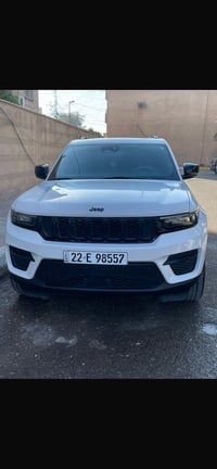 جيب كراند شيروكي اللتيتيود بلاك توب موديل ٢٠٢٣ امريكي فول مواصفات حادث...