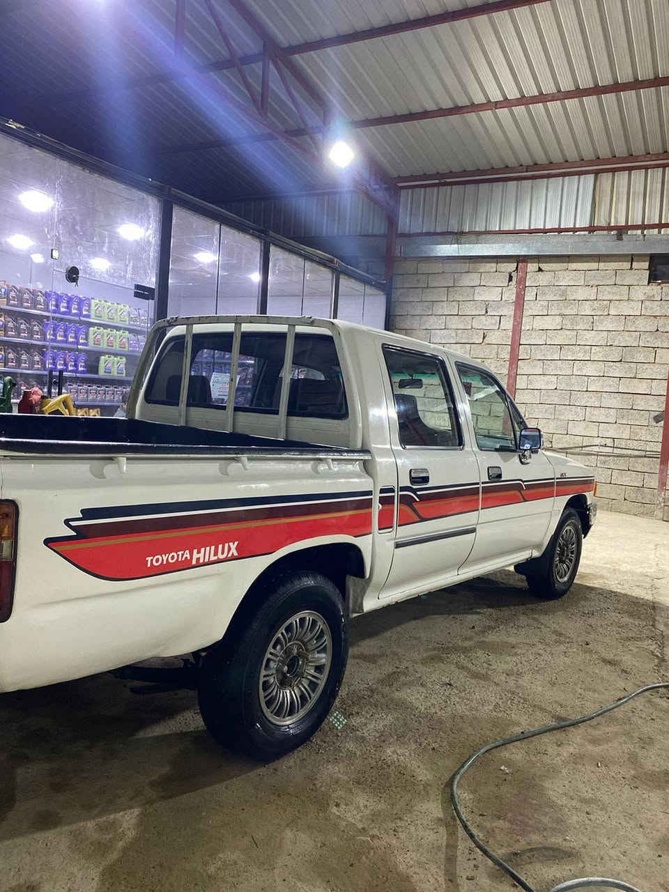 السلام عليكم من بعد اذن الأمن اخوان سياره بيك اب موديل 1989 دبل قماره الرقم دولي باقي لوحات سنويه لل 29 السيارة مكفوله من الضربه القويه والعيب الشرعي مكينه وكير وشاصي وتكم وقماره مكفولات باور ستيرن السيارة معمره تعمير حلو ومتعوب عليها وجاهزه من كل شي السعر 65 وبيها مجال شي قليل كلش التواصل(***********) وات ساب او *********** واشكر الجميع
