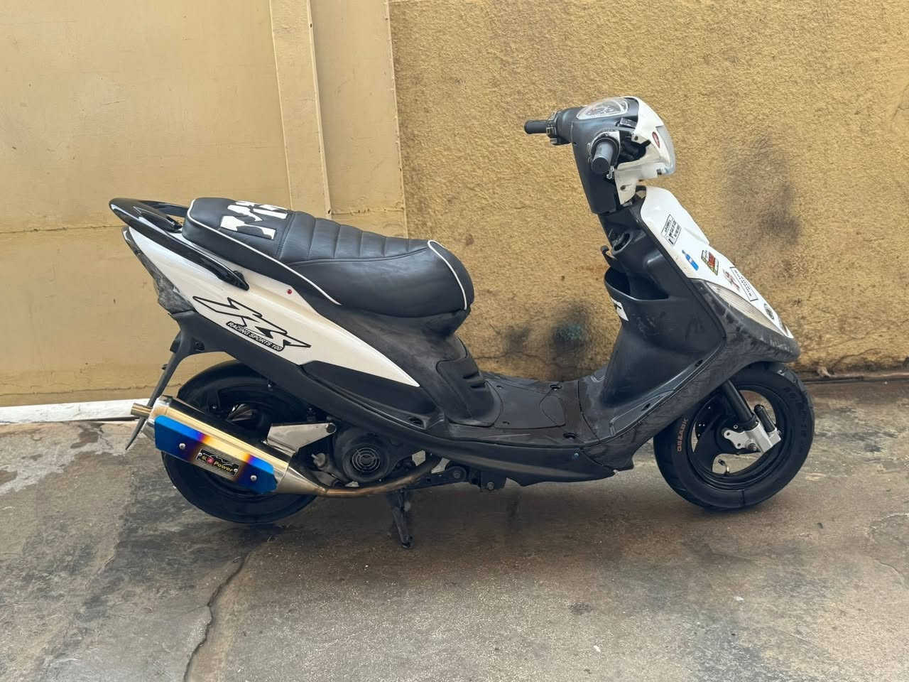 ماكس عدله للبيع دراجة نضيفه كلش وحلوه وناعمه بوشه 55 لتخابرني وتريد تفاصيل تعال وشوف بعينك وافحص واقتنع افضل من التلفون مكاني بغداد حي الجهاد السعر 500. 
***********
