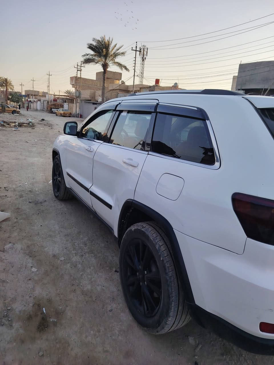 سلام عليكم
رمضان كريم ان شاء الله
جيب شيروكي موديل ١٣
مصبوغه وبيه ضربه خلفيه وبابين
ترايهه زيرو مكينه مال اوبما ٢٢  السياره جديده وحلوه وترايهه يخبل تبريد تدفئه رقم كربلاء للاستفسار الاتصال على *********** مكان السياره بابل
