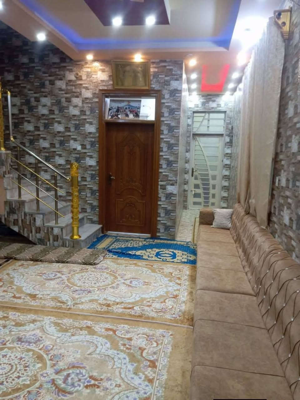 سلام عليكم دار للبيع حي النصر مهندسين خلف الشارع التجاري مساحة 140 متر طابقين بنيان جديد درجة اولى  يحتوي على استقبال وصاله وغرف نوم عدد 4 مكشوفة عدد 2 صحيات عدد 4 مطبخ حار مطبخ بارد سقف ثانوي جبس بورد  للاستفسار *********** _*********** السعر 310

