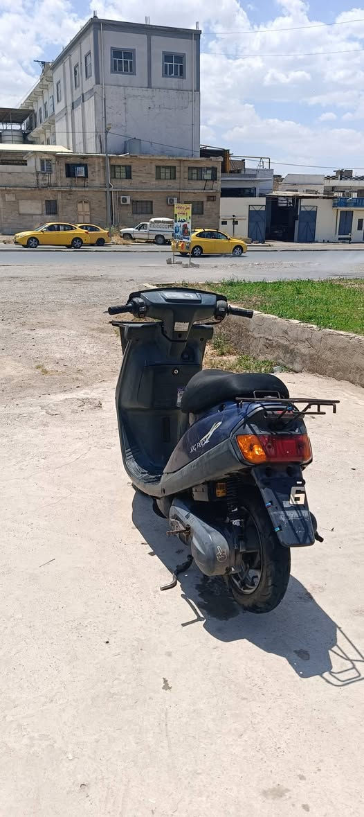 السلام عليكم
شباب الماطور معروض للبيع 🏍️🏍️🏍️
 نوع الدراجة ياماها بزون بردا ياباني
الدراجة شلعة ومعدل 60
دراجة ناعسة ورزنة 
 الوايرمنيه كلها شغاله 
 المحرك والقبغ هندر شرط 
 ماتصرف عليه ربع غير ال ((دهن))وال ((بانزين))
 السعر 300 وبي مجال 
 🔴 شاص ملحوم

مكاني موصل الايمن

الشراي يتصل 
***********
