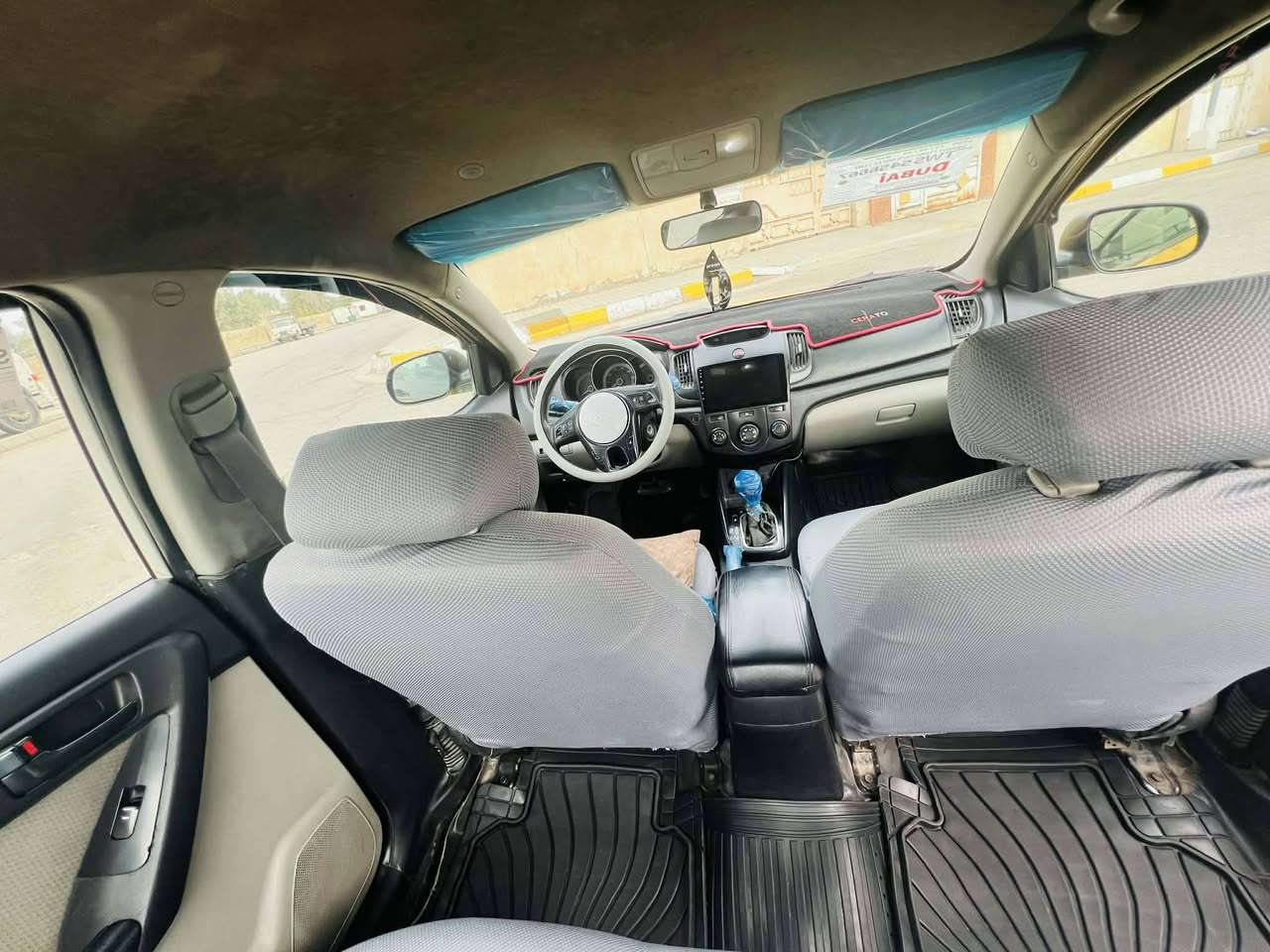 السلام عليكم 
سياره فورتي موديل ١١ أمريكيه حادثها بنيد مبدل وباب خلف السايق تخم تاير جديد سياره جاهزه ادامه كامله للمكينه ومجمع الماء السعر 78 وبيها مجال غير متواجد ع الفيس ***********
