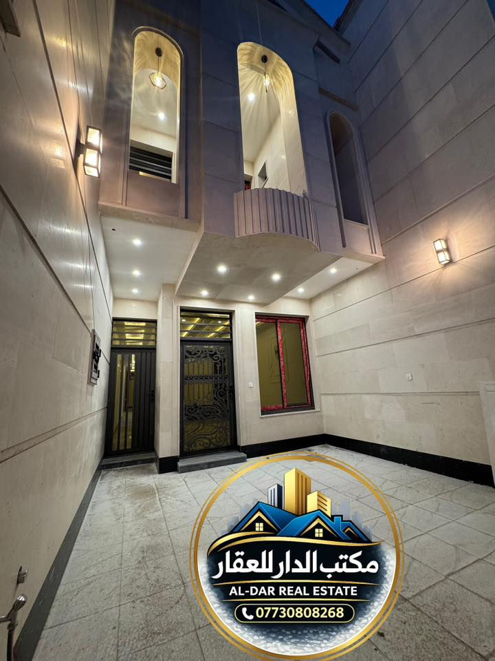 للبيع دار 150م  بناء حديث زيرو 
/ 📍في حي البنوك شارع المشاتل مقابل القناة

الواجهة 5م            النزال 30م 

يحتوي على ⬇️

الطابق الأرضي : مدخلين استقبال + مطبخ مفتوح على الصالة + غرفه نوم سويت + خدمات

الطابق الاول : 3 غرف نوم سويت + خدمات

الطابق الثاني : سطحين+ بيتونه

للاستفسار اكثر اتصال بالرقم التالي 
*********** 
او مراجعة مكتب الدار للوساطة العقارية الكائن في حي البنوك بداية شارع الكنيسة من جهة الجسر
