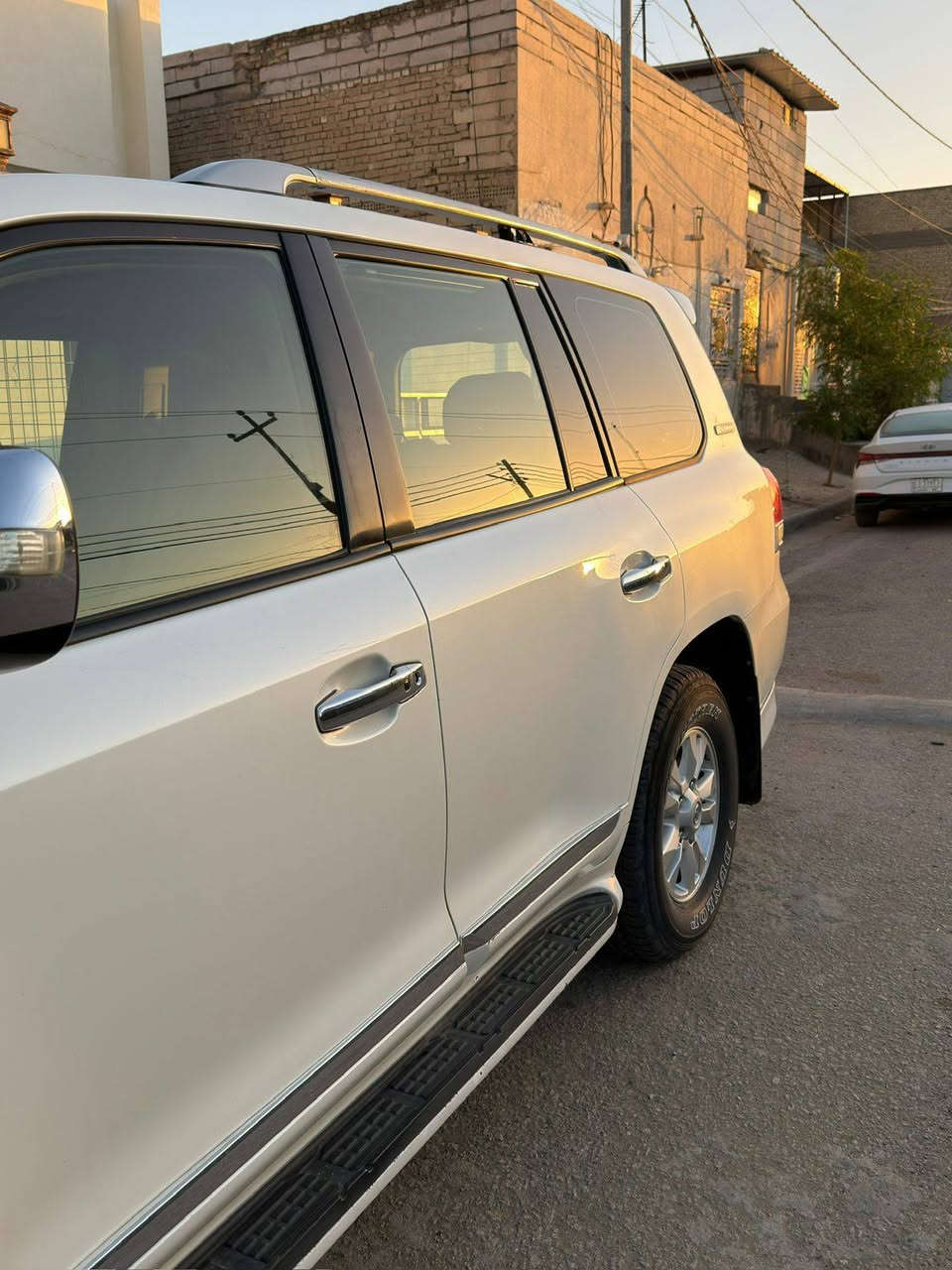 السلام عليكم
لاندكروز موديل2011 ستينيه اصل مكفوله كفالة عامه عدا بارد صغير بالجاملغ ماشية 155بأسمي وتحويل مباشر

فتحه سقف
بصمه 
بصمه ابواب
ديفيدي بل قماره
ثلاجه
تحكم ستيرن
3 قطع تبريد
اشاير مري
محرك 6 سلندر

كير ومحرك وصدر وتايرات وتبريد كله جاهز
 مكاني النجف الاشرف حي الضباط
للاستفسار ***********
