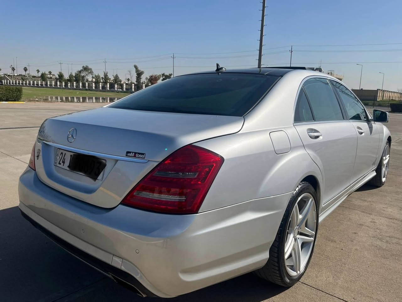 Mercedes (S350)
ره نگ سلڤه ر 
مؤديل ٢٠١٢
فوول مواسه فات 
١.ناضورليلي
٢.تحديد سرعه 
٣.ده ركه شه فت
٤.قياس لارج 
٥.پانؤراما 
٦.لايتي پيش و پشت ليد
٧.سماعه كاني هه رمان کاردۆن
٨.راداري پيشه وه 
vip ناو ٩ 
١٠.وأرد الماني 
١١.كوشين جلد و كاره باي +هيته ر
١٢. نيزامي هه وا له ١٢ لا
١٣. گير تؤماتيك و عادي و 
١٤. ⁠ئيكؤ و سپؤرت 
١٥. ⁠تبريد مركزي كامل 
٢٠٠ هه زار كم رؤييه 
تيبيني.)دوو جي پيدي ئار گچكه ي هه يه 
سعر ٢٢٥ وه ره قه 
ژماره ي مؤبايل
*********** أربيل, العراق
