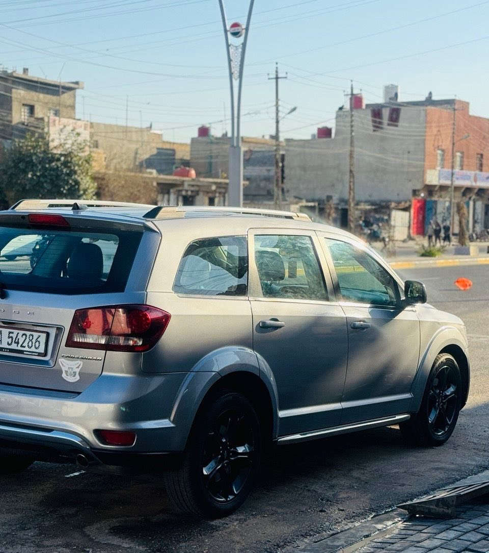 دوج جورني كروس 2018 رقم بصرة الانكليزي باسمي وارد امريكي فقط الضرر تبديل بنيد ومصبوغ و موجود بصوره لي بامريكا بالعراق كفالة سيارة جاهزة من كلشي حدادة جديدة تخم تاير كير ومحرك كفالة تبريد ثلاثة قطع كشنات جلد محرك 6 سلندر 7 راكب
الاتصال ***********
