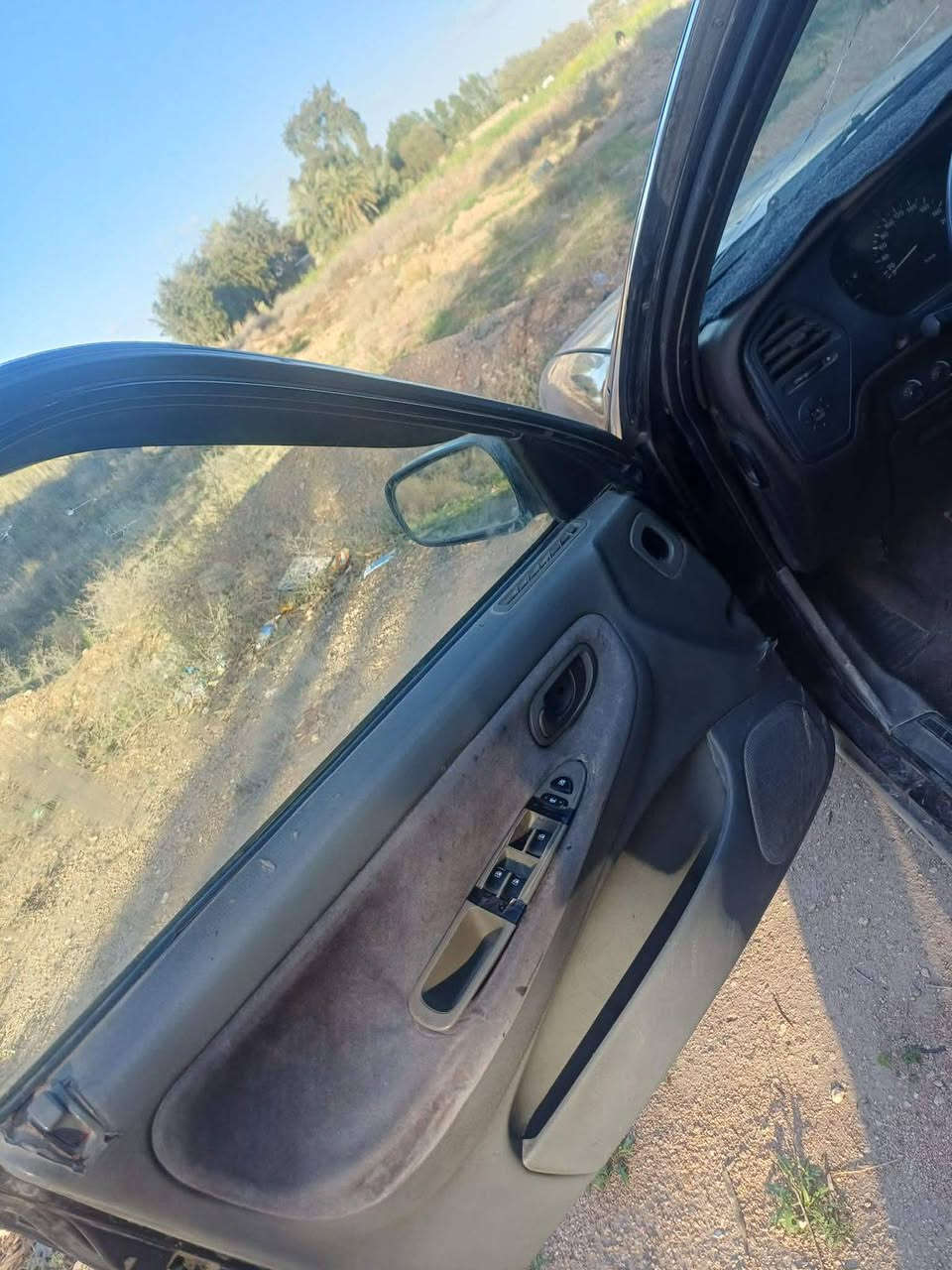 السلام عليكم للبيع برنس موديل ٩٦ سياره جاهزه 
مكينه مفتوح جديده 
كير اوتماتيك مكفول لاتأخير ولاطبه 
صدر خلفي امامي جديد 
تخم تاير جديد 
كهربائيات شغاله جام وكيجات
كشرها بي ملاحضات بس كاعد
سعرها ٢٩وبيها مجال 
مكانها بغداد ناحيه الرشيد للاستفسار الاتصال ***********
