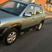 توسان ٢٠٠٩ بدون دواخل بس جاملغ بيها تبريدها ثلج ب٩٣  07730031817