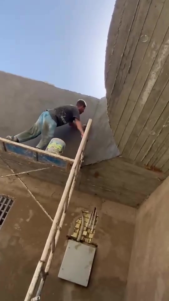 سلام عليكم اني خلفه البخ جص وسمنت متفرق حالين شغل درجه وله ومناسب وطلع بل يوميه وخذ كبالَات وعل متر اخذ المتر جص وسمنت ٥ الف ***********
