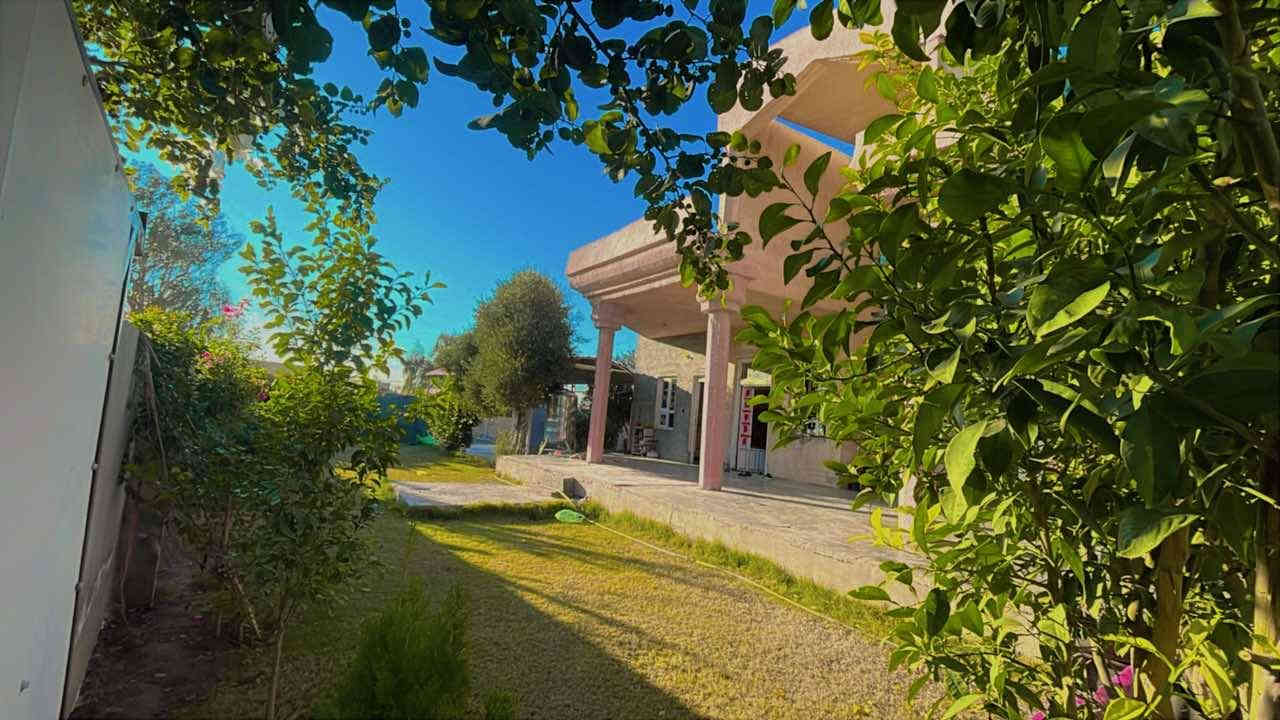 يوجد دار للبيع في قضاء العلم الوعي قرب من ملعب مجاور هيئه الشباب و الرياضه 600 متر متكون من ثلاث غرف نوم و مطبخ حار بارد و استقبال و صاله داخليه و مجمع صحيات كراجات عدد 2 للاستفسار الاتصال و الاستفسار‭ ***********
