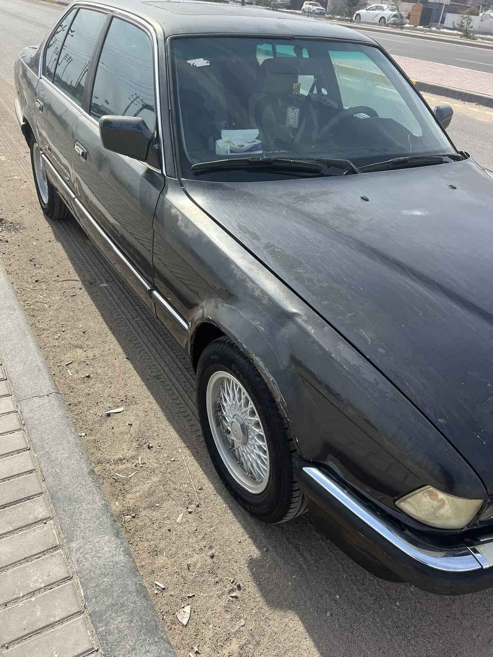 سلام عليكم BMW735اصل بلادية رصاصي جاردة محرك كير خدادية تبريد للعلم السيارة محورة غاز وبانزين تخم تاير كهرباء كاملة للعلم  بيهة حائز ثالث موجود بكربلاء وعندي وكاله من الحائز الثالث سعرها 30$***********
