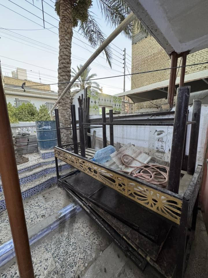 السلام عليكم اخواني الاعزاء هاي تكية خدمية كاملة حديدهة والجادر والميازة كله تفصال وشغل درجة اولى يعني كبل تنصب كلشي جاهز بيهة اقواسهة وشغلهة كله ممتاز ابيعهة كلهة تقريبا عرضهة بال5 امتار وفوق 
ونزال 3 امتار وجادرهة موجود وهذا رقمي مكاني ميسان العمارة ***********
