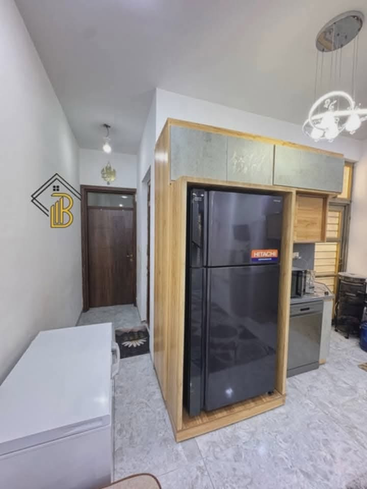 بيت للبيع في حي الجامعة شارع هدى سجاد طابقين يتكون من غرفة +صالة+استقبال+مطبخ+صحيات داخلية وخارجية
والطابق الثاني يتكون من غرفتين +صالة+صحيات 
_______________________________________.
سعره باليد 130 ومطلوب اسكان 33 يستحق دفع الاسكان بعد 6 سنوات لان مدفوع مقدمة .. للاستفسار الاتصال على الرقم ***********
بيت للبيع في حي الجامعة شارع هدى سجاد طابقين يتكون من غرفة +صالة+استقبال+مطبخ+صحيات داخلية وخارجية
