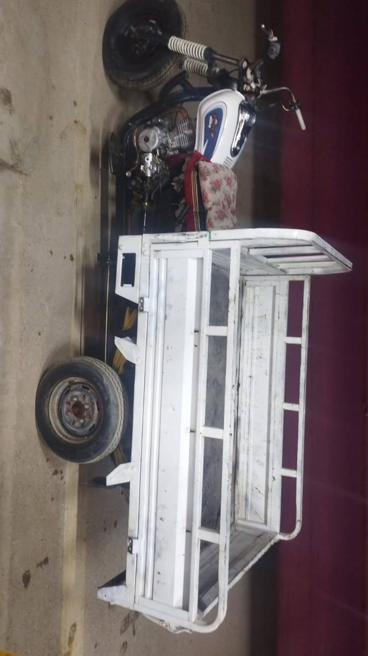 سلام عليكم ستوته للبيع ميدل ١٣ اوراق بديها نضيف ما بي خياس مكينه نص عمر تواير جوبلس نضيفات مال تعمير مكانها شطره السعر اتصال عل رقم ***********
