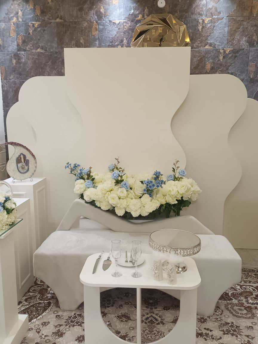 كوشة فخمةخشب طبيعي شغل درجة أولى على ايدي نظافة ٩٠%
متكونة سنتر بيس عدد ٢ 
خلفية عدد ٥
ميز ذهب 
ستاند ترحيب 
العنوان الانبار 
للإستفسار الاتصال على الرقم *********** يوجد واتساب
