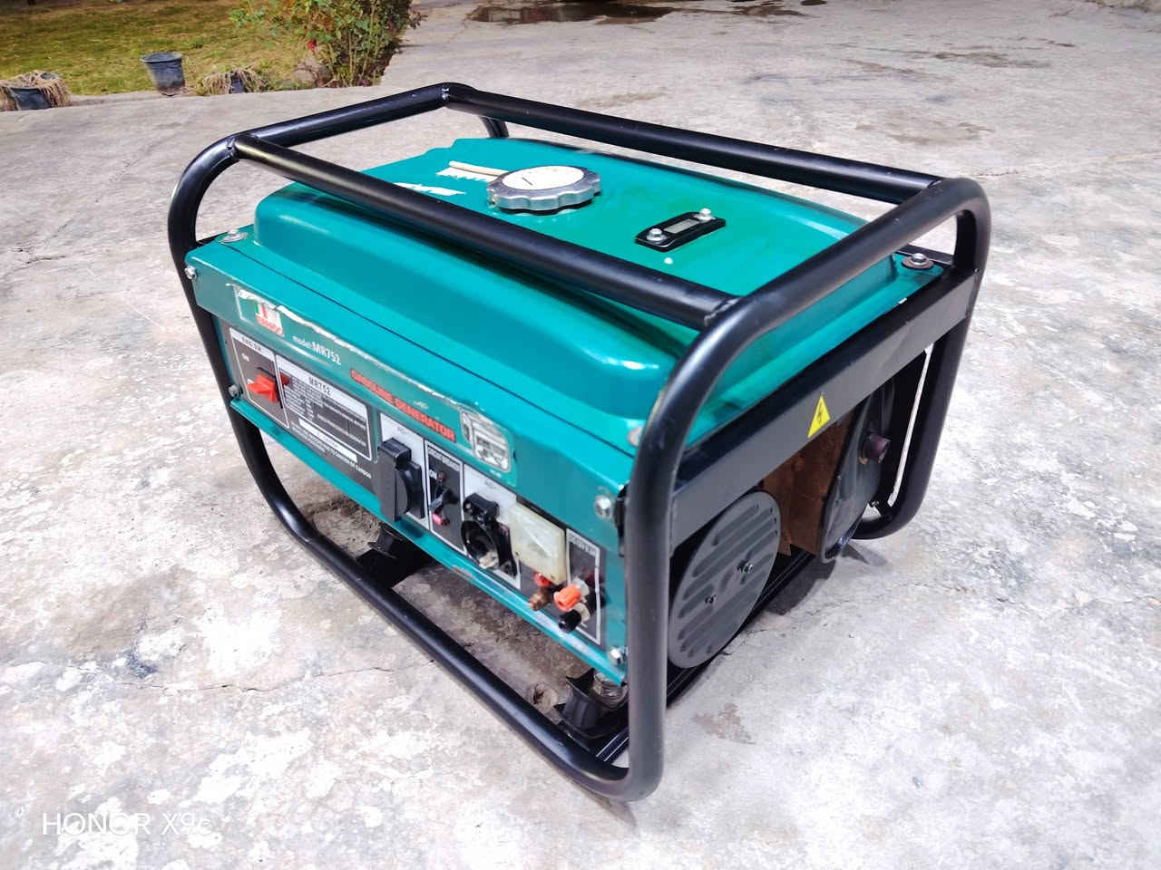 للبيع مولد استرة كوري(( 2 ونص ))كيفي(( 10 امبير)) ✅ ملف نحاس نضيف جدا استخدام ايام قليله مداخل اي تصليح على بلاد الشركة صوت هادأ اقتصادي بصرف البنزين✅ غني عن التعريف 📌((السعر 175الف)) 📌الشراي يتصل⚫ الشراي يتصل المكان بغداد التاجي ويوجد خدمة توصيل🚕 ((***********)) 📞 واتساب موجود 🔴🔴🔴
