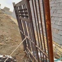 مرحبا لبيع شباك ثقيل مترين في مترين وعمود كهرباء ٩ متار سعرهن ثنهن ٢٠٠...