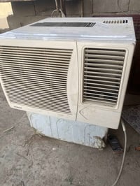 مكيف شغال ع فحص سعره 200لتواصل07709933341