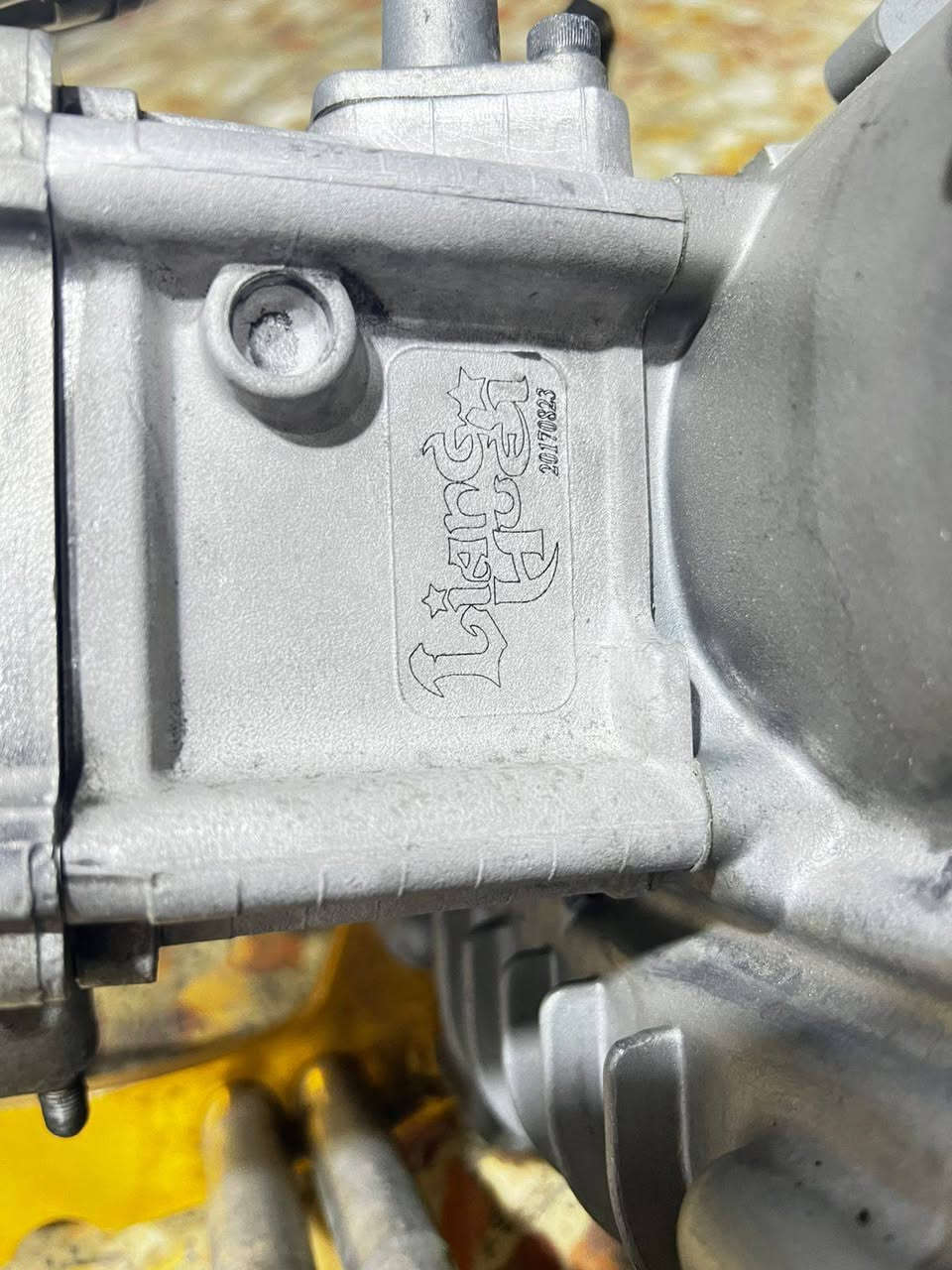 السلام عليكم حبايب
مكينه ٤ ولفات 
روله ٦٠٠ 
بوشه سيراميك ٥٩ 
كوره MTRT مطابقة وقويه وناعمة 

***********
توصيل موجود
