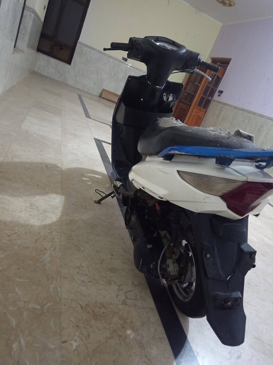 للبيع ب 300 وبي مجال عاوزه بس باتري والكفر اللي قدام. موديل 2020 اوراق بي ***********
