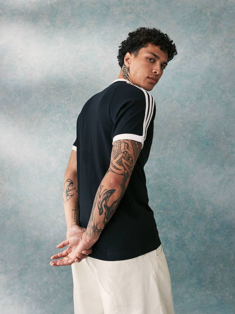 اديداس 🔥💣 
قياس m
للطلب والاستفسار مراسلة البيج 
اصلي لا نتعامل بالكوبي 
نضافة 💯💯 
يتوفر توصيل من شمال إلى جنوب العراق 
#اديداس #اكسبلور


**إذا كنت صاحب هذا الإعلان وتريد حذفه لأي سبب، رجاءا أرسل رسالة إلى الدعم الفني**