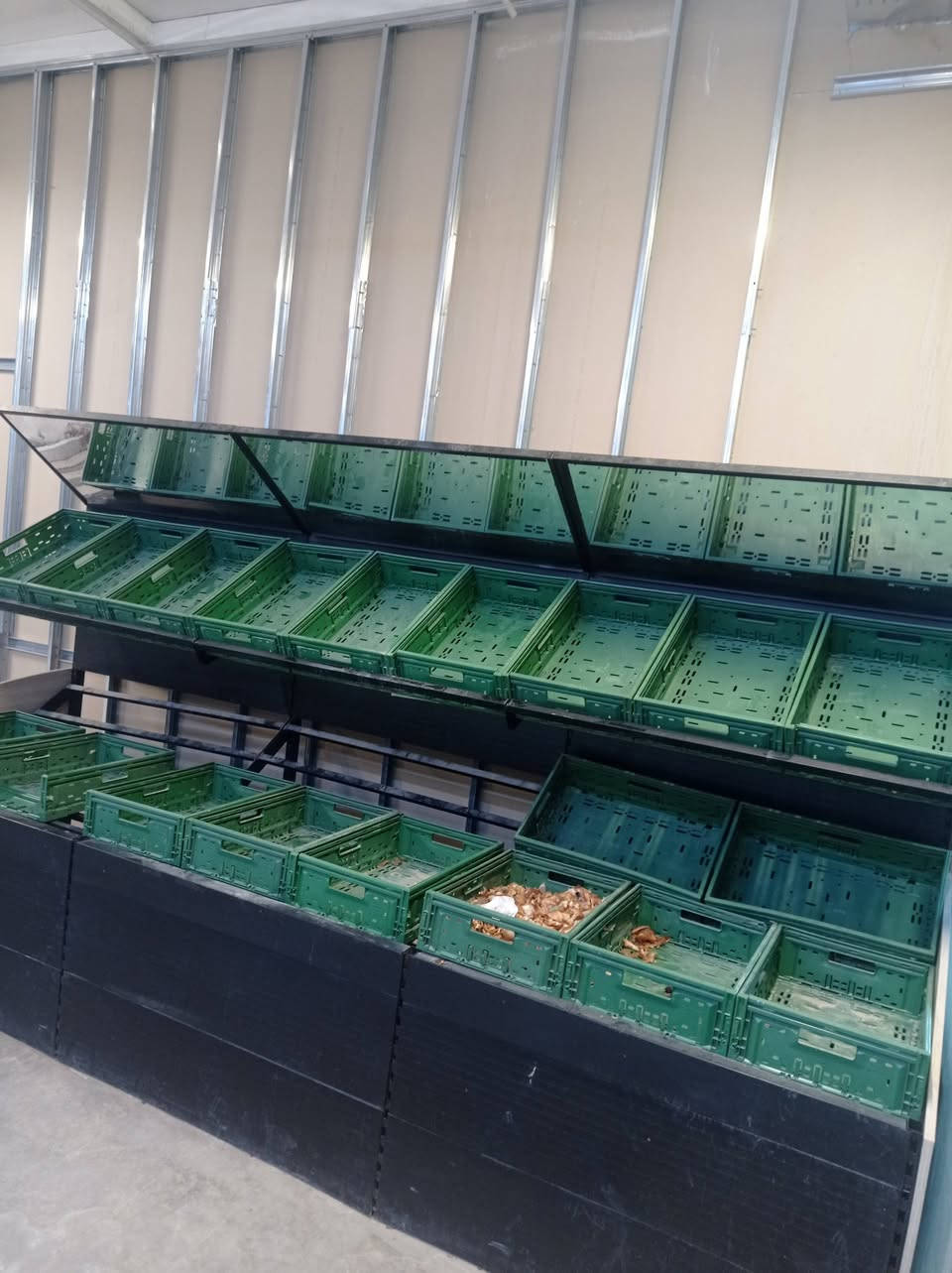 عارضة مخضر نظيفة حالة الجديدة بسعر مناسب
التواصل
***********
***********
