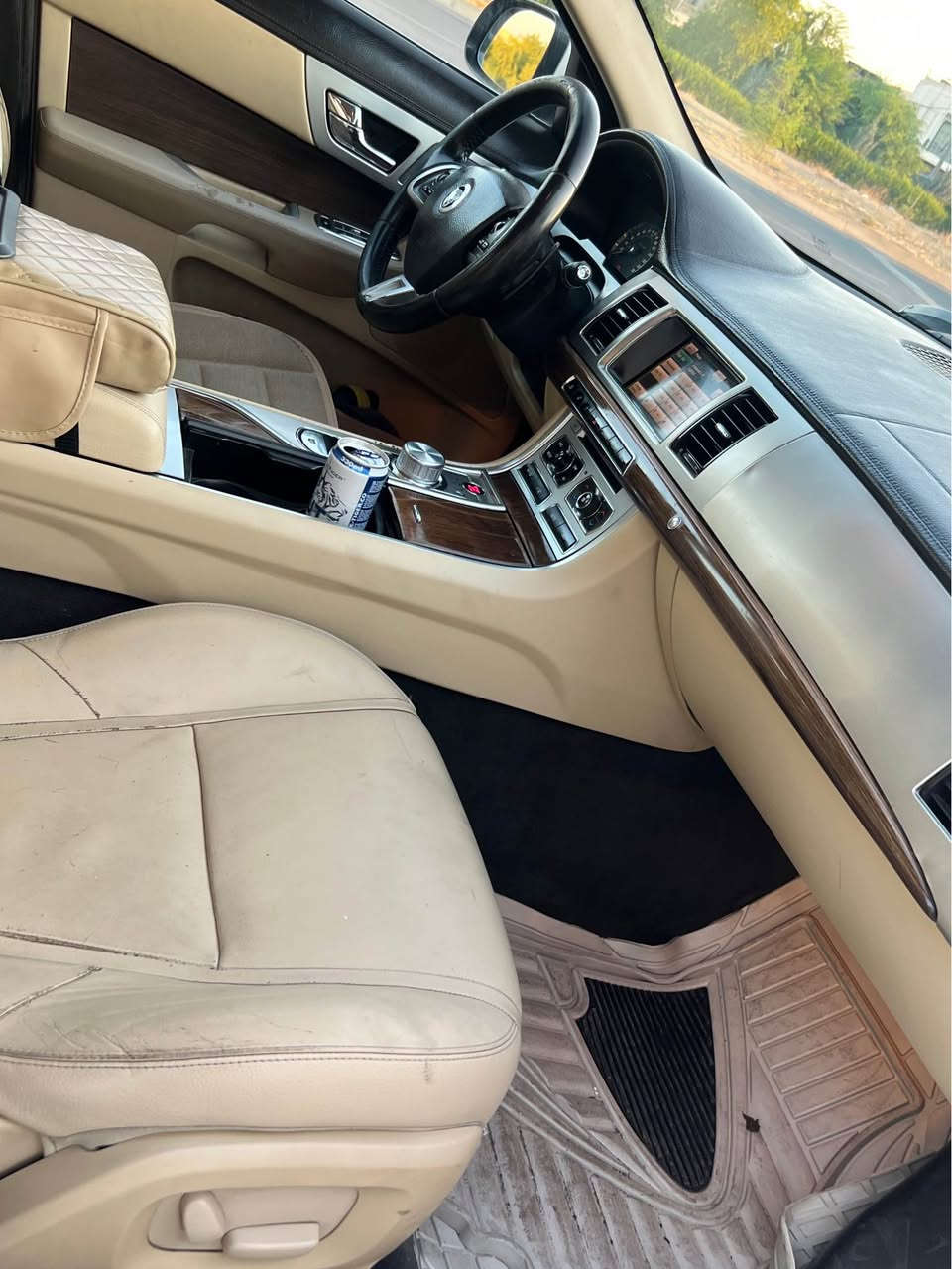 جاگوار. ٢٠١٣ شةريكةي هةولير. مواسفات فول فول.   سفري ايرةية.   مكينة ٢٠ تؤربؤي مرغوب.  كير مةكينة. كارةباي. دحامي لؤ دحامي بةشةرتة.  سبووخ دوپارجةو نيوي  هةية. بي داخلي بي ارباك.    لةهةوليرم.  ژ.م *********** أربيل, العراق
