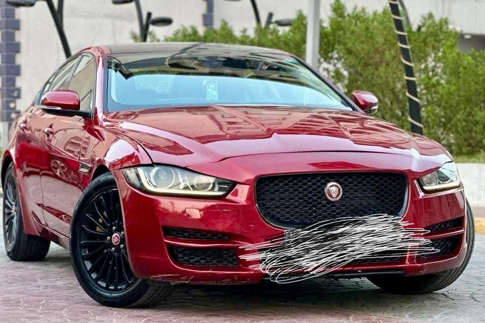 جاكوار 2018 فول مواصفات 
Xe
بانورما تحكمات 
كير ماوس 
شاشه لمس 
كرسي كهرباء 
فول الفول 
محرك 2000
ماشيه 52 
حادثها  فقط بنيد تبديل والجاملغ صبغ 
سياره نصبتها حلوه 
ناقصها فقط طبله 
مراوس حسب القناعه 
السعر 128 بيها مجال بسيط 
المكان زيونه 
***********
