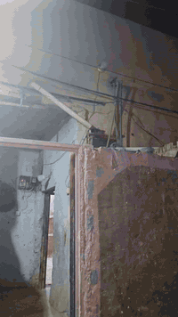 السلام عليكم ورحمة الله وبركاته بيت ٦٠مترللايجار في حي العسكري كبل مقايبل مدرسة الحطيم منطقة تخبل على شارع 30 البيت يرادله ترميمات أرضية وصبغ وانارة تانكي وخط مولده بي وماطور ماء البيت اجاره ٢٠٠ مقدمه ٣اشهر تأخذ ٣٠٠ترمم بيهم البيت وتنطيني ٣٠٠ للإستفسار أكثر الاتصال على الرقم ***********
