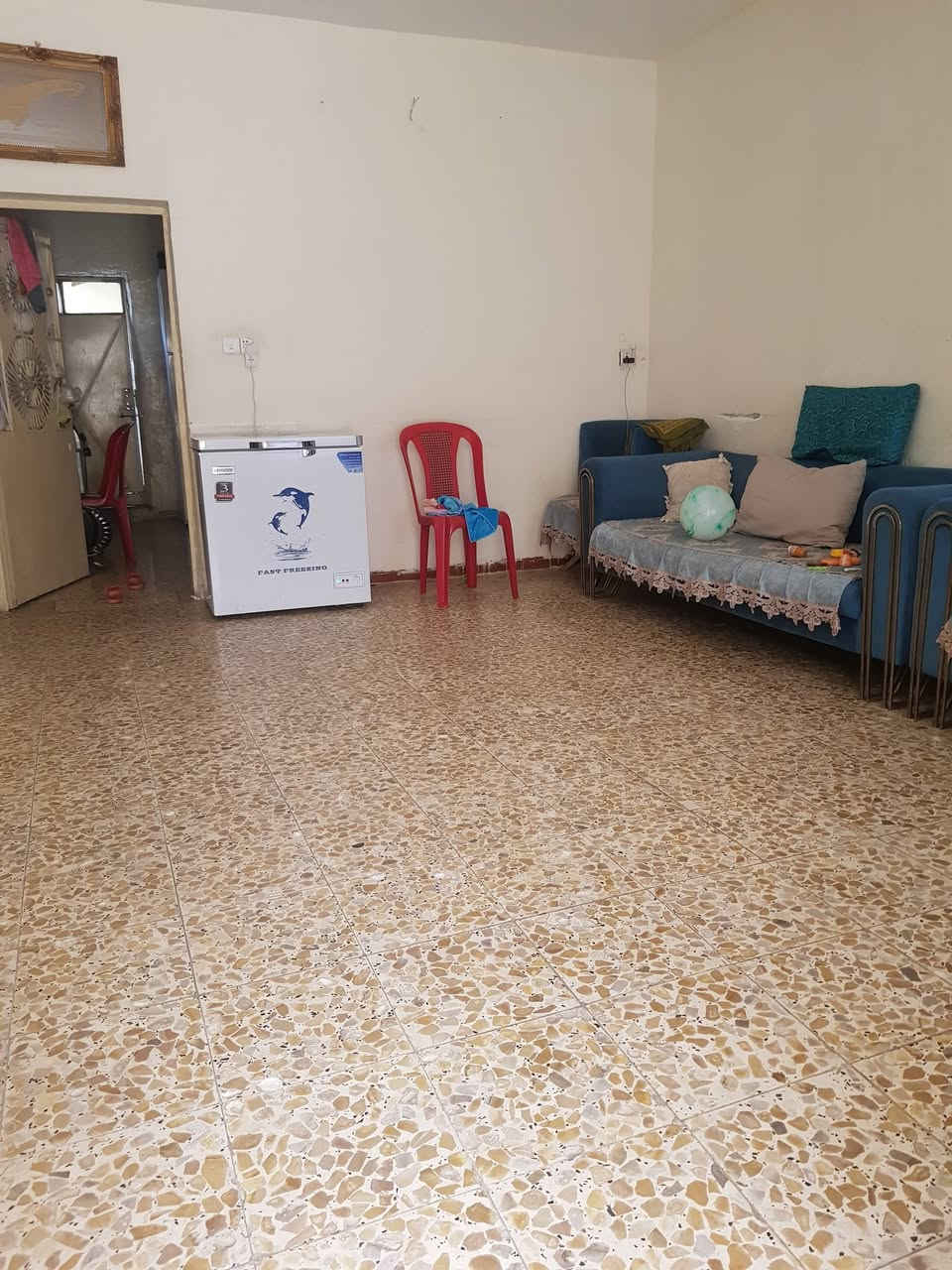 بيت للبيع طابو صرف مساحه 132 واجه 8 نزال 16 ونص طابقين الطابق ثاني معزول طابق اول صاله وستقبال ومطبغ وغرفة وطابق ثاني صاله وغرفتين عنوان شارع المعهد محله 958 زقاق 8 مدخل الكليه التقنيه او لحوم عمار ثالث فرع عاليسره مقابل اسواق علي الساعدي ***********
