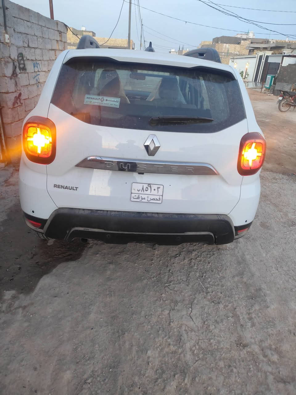 السلام عليكم رينو داستر للبيع موديل 25 استلام شركة بعدهي زيرو ما ماشيه السيارة حره  غير محجوز تداور بأسم المشتري بيع او مراوس للاستفسار الاتصال ***********
