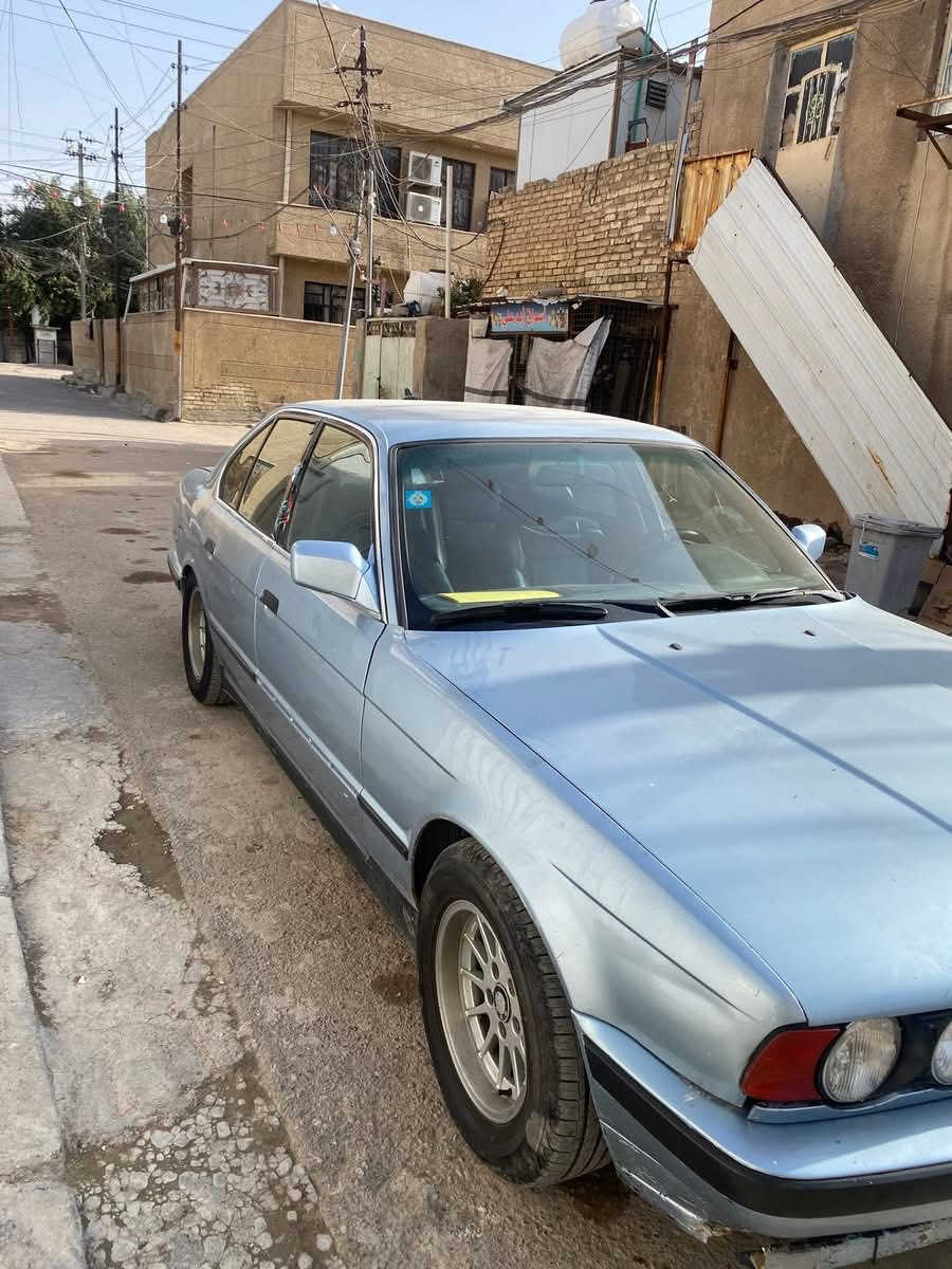 السلام عليكم 525iمديل94مسكر فانوس كير اوتو
كير ومكينه كفاله 
ضفيره واير مملعوب بيه ع البلاد حته جرس الاعطال شغال بيه 
كهربائيات كله شغاله 
لون مميز 
سياره عليه ادامه كامله ومال جناي 
سياره جاهزه تشغل وترايك للبصره 
٣انضمه قياده شغاله 
نقصه راديتر التبريد مزروف غير هلشي اتكفل بيه اني 
بيه رصعات بسيطه موضحه بلباب الخلف السايق والجاملغ وقبق الصندوك من فوك 
سعر ٥٥$ وبيه مجال بسيط 
سياره تسوه مال جني 
وقله تلكه مكفوله كير ومكينه وضفيره كله من الطول للطول مملعوب بيه 
وكلشي موجود بلسوك  جماعه ال ٤٥$ لتعلق 
عنواني بغداد الزعفرانيه 
هذا رقمي وبيه واتساب 
***********
