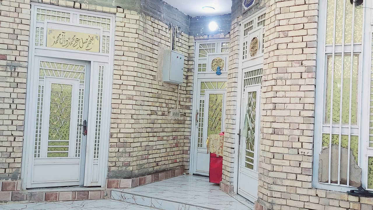 سلام عليكم 

 بيت للبيع مساحه ٢٠٠م

طابو زراعي  كل خدمات تكاملت من ماء وكهرباء وكيبل ضوئي 

 مكانه كاع راجي ابو احمد

 بيت جديد بناء درجه أوله

 بناء كله طابوك صب كونكريت

 يتكون الأول  من 

ديوانيه ومطبخ وصاله وغرفتين وصحيات ومنور وطارمه جبيره بيت جاهز عله اخر حبايه

الطابق الثاني هيكل واصل للسقف يتكون من 

٤غرف نوم وصاله وحمامات 

 وخدمات بيه ماي خطين  وكهرباء المحوله بلباب وكيبل ضوئي كامل

سعر البيت [[٩٠]]وقابل للتفاوض 

لاستفسار مراسلة الحساب أو الاتصال على الرقم

***********
