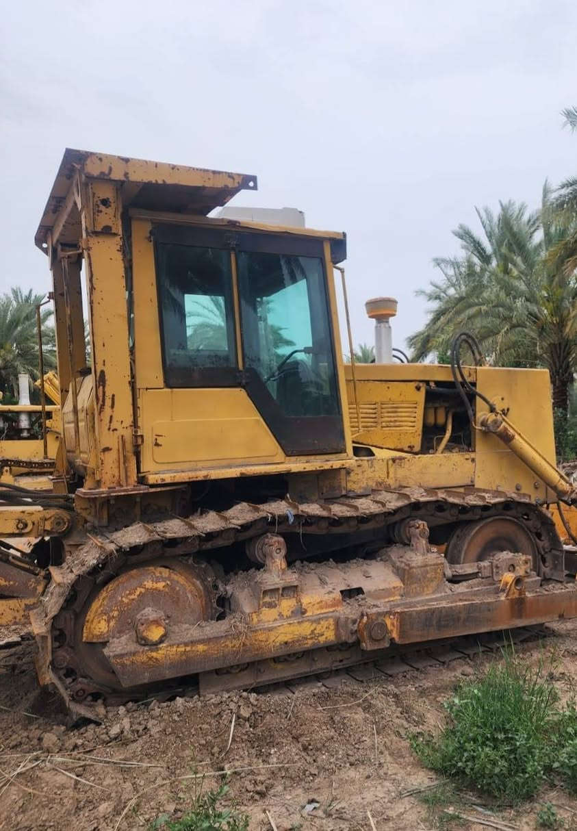 بلدوزر روسية للبيع جدا نظيفة وجاهزة للعمل للاستفسار الاتصال ***********
