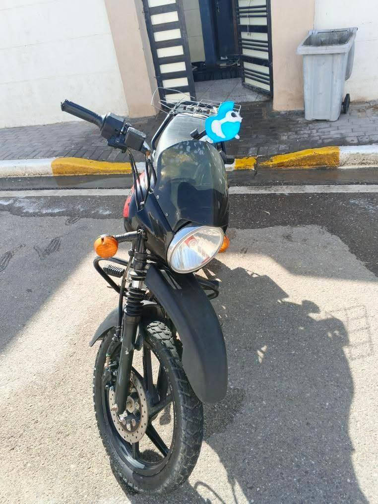 السلام عليكم 
بوكسر للبيع رقم و سنويه تحويل ثاني يوم مفتوحه و كايمه السعر 1800 الموقع البصره الجزيره 
 رقم التواصل *********** البصرة, العراق
