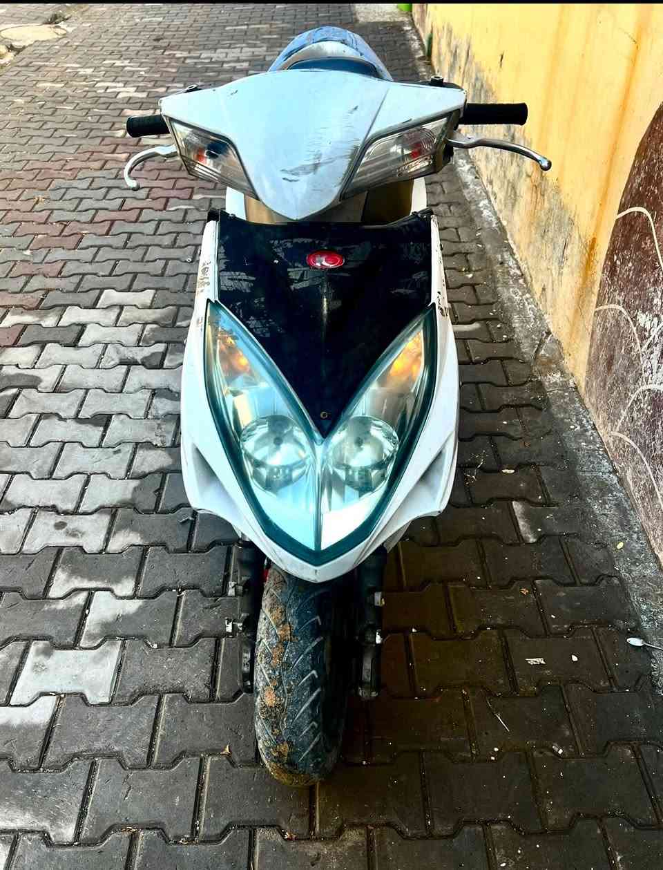 دراجة كامكو  كوري للبيع
دراجة نضافة 90 ‎%‎
محرك بضمانتي تاخذها وراسك بارد من الاعطال 
صرف بانزين اقتصادي جدا 
كهربائيات تحتاج تعديلات قليله جدا 
دراجه نضيفه وعلى ايدي 
سبب البيع عدم الاحتياج 
السعر 400 الف 
مكاني كربلاء حي رمضان 
***********
