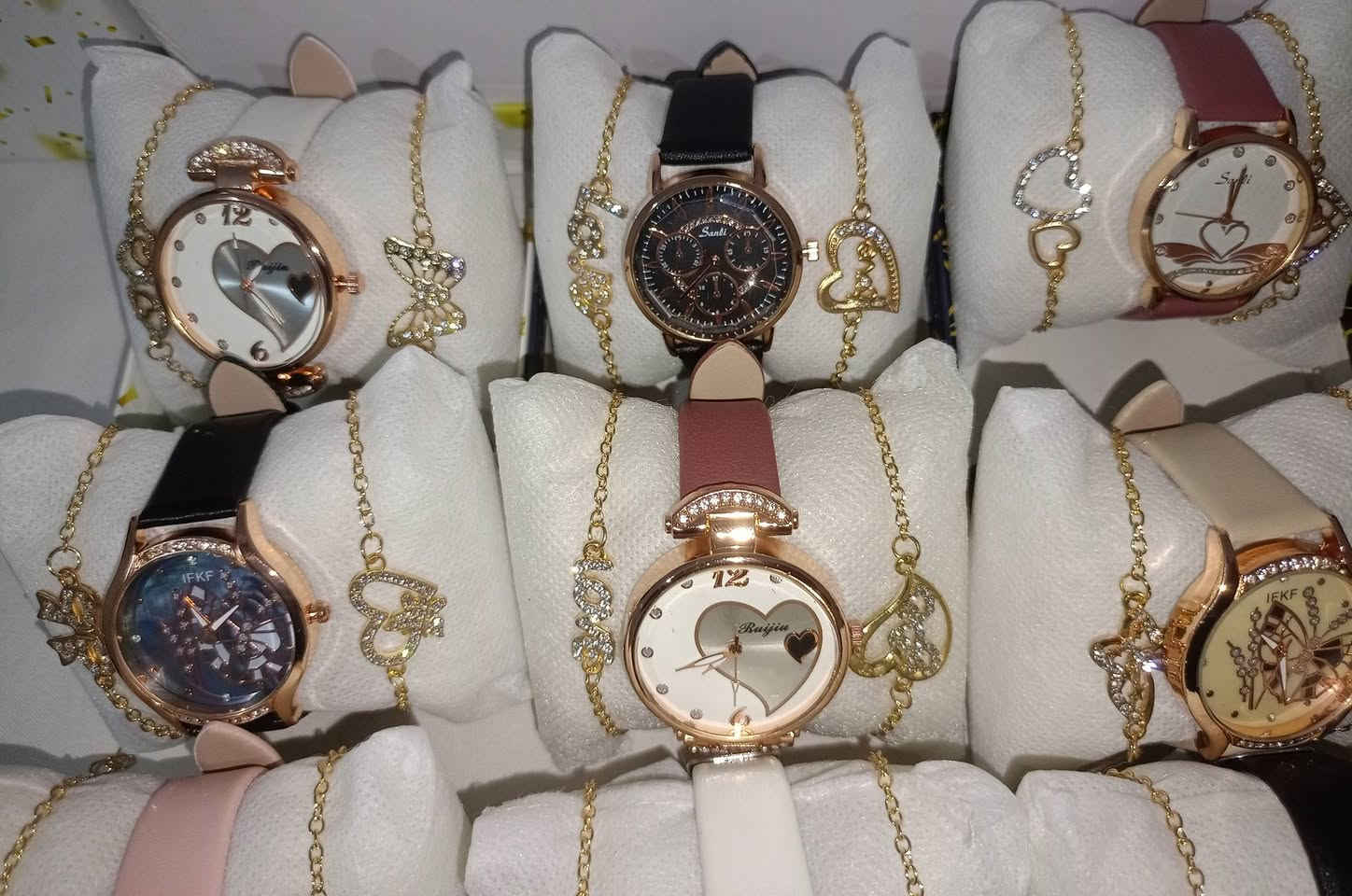 تخفيييضااات 🔥🔥🔥 
ساعة نسائية و 2براسلي و علبة 🎁
متوفر بزاف ليموديل


**إذا كنت صاحب هذا الإعلان وتريد حذفه لأي سبب، رجاءا أرسل رسالة إلى الدعم الفني**