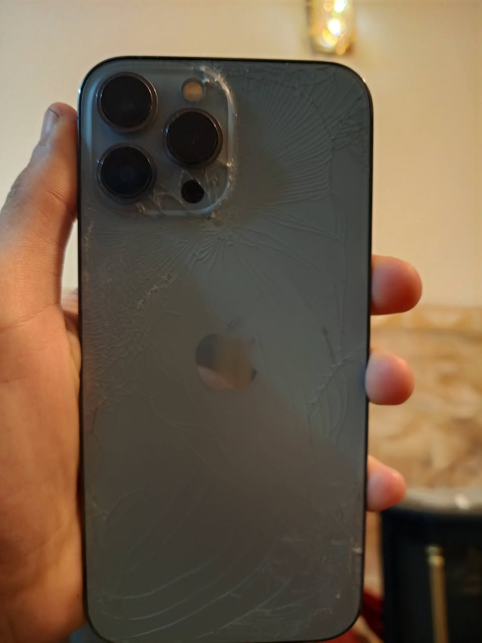 سلام عليكم ايفون13 برو ماكس امريكي ذاكره256 فقط ضهر مكسور الكامرات مابيها شي ممبدل بي شي مكاني رمادي تاميم سعر650وبي مجال قليل***********
