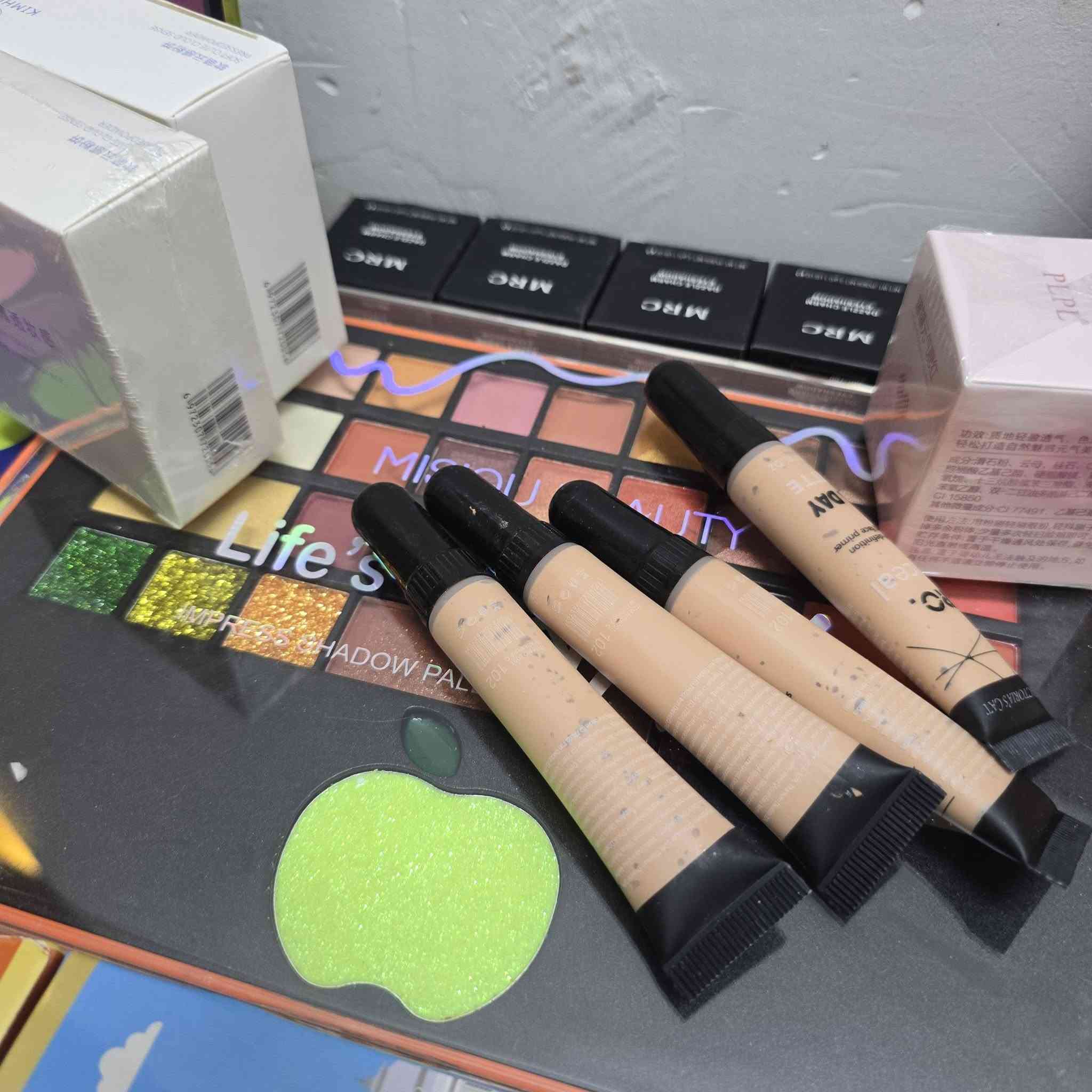 مكياج واصلني جديد
بس ابيعها شلعه تصفيه
لان حولت الشغل 
 العدد اكثر من ١٢٠ قطعه
الي يفيده يدخلي خاص ومنختلف عالسعر


**إذا كنت صاحب هذا الإعلان وتريد حذفه لأي سبب، رجاءا أرسل رسالة إلى الدعم الفني**