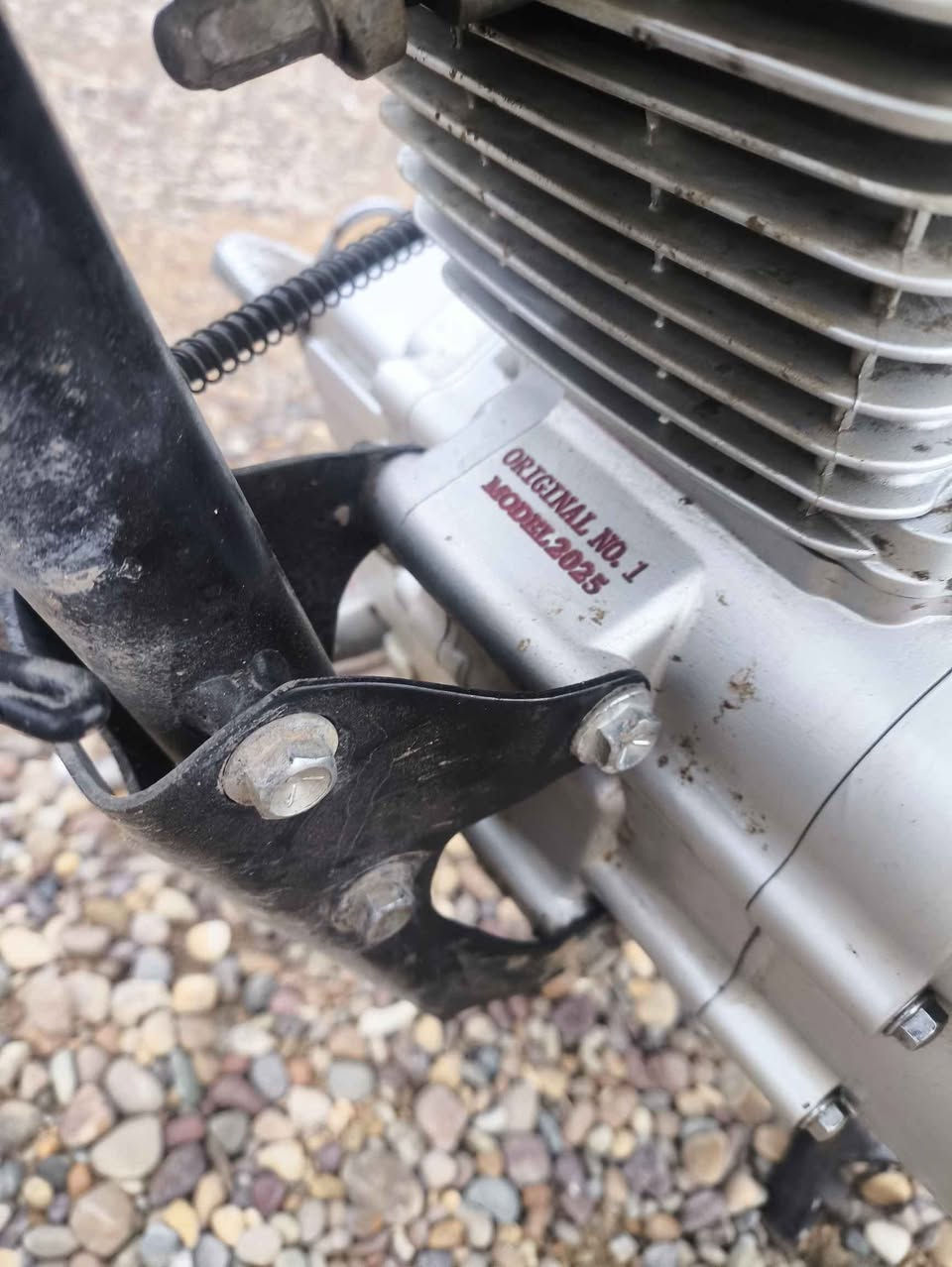 يراني 2025 محرك 200 دراجه مفوله نقصه بس شراه ليوره يسره. دراه نضف م̷ـــِْن صوره سعر 700 وبيه مجال حك جيه مكاني بغداد ابو غريب حميد شعبان *********** وراق موجوده Colombo, Sri Lanka
